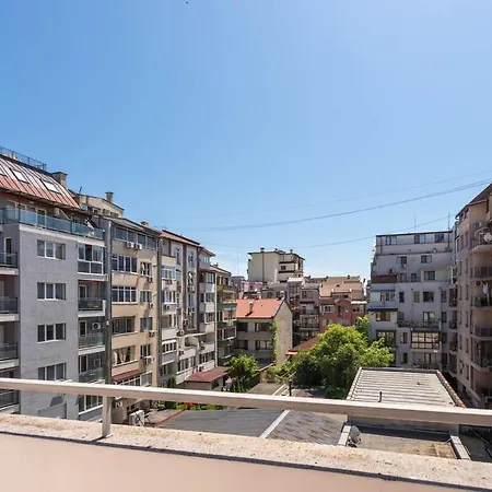 Apartment Cozy Space Near Grand Mall