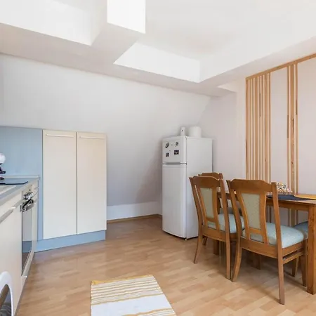 Апартаменти Cozy Space Near Grand Mall Варна
