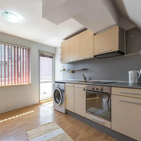 Apartment Cozy Space Near Grand Mall Warna