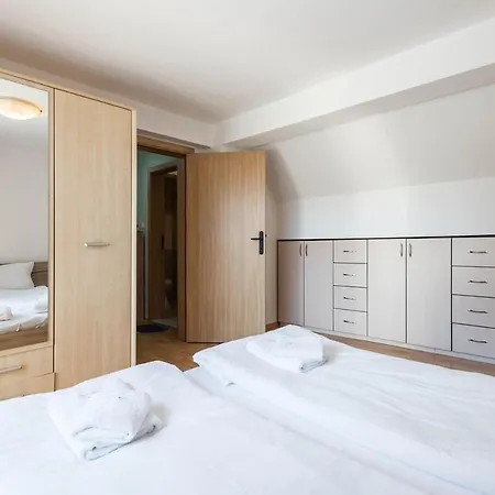 Cozy Space Near Grand Mall Апартаменти Варна