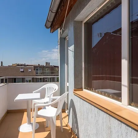 Cozy Space Near Grand Mall Апартаменти
